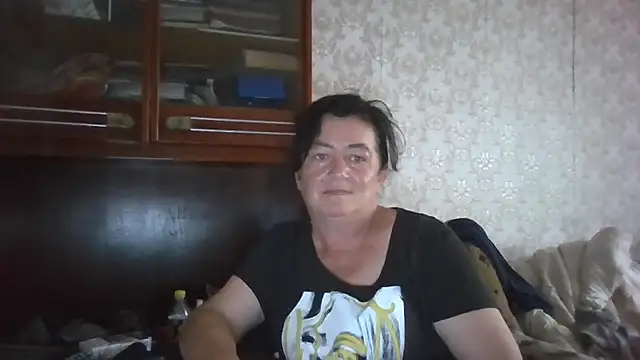 Snapshot of GypsiQueen2 chatting on 10, 9, 2025 GypsiQueen2 online show from 10, 9, 2025