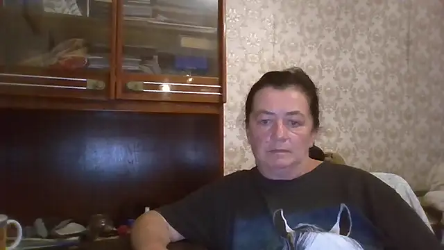 Snapshot of GypsiQueen2 chatting on 11, 9, 2025 GypsiQueen2 online show from 11, 9, 2025