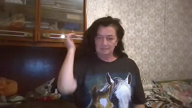 Snapshot of GypsiQueen2 chatting on 16, 9, 2025 GypsiQueen2 online show from 16, 9, 2025