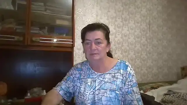 Snapshot of GypsiQueen2 chatting on 19, 9, 2025 GypsiQueen2 online show from 19, 9, 2025