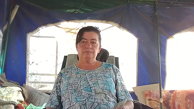 Snapshot of GypsiQueen2 chatting on 20, 9, 2025 GypsiQueen2 online show from 20, 9, 2025