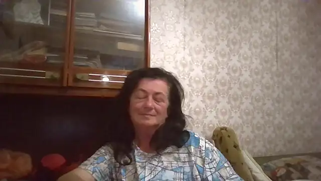 Snapshot of GypsiQueen2 chatting on 22, 9, 2025 GypsiQueen2 online show from 22, 9, 2025
