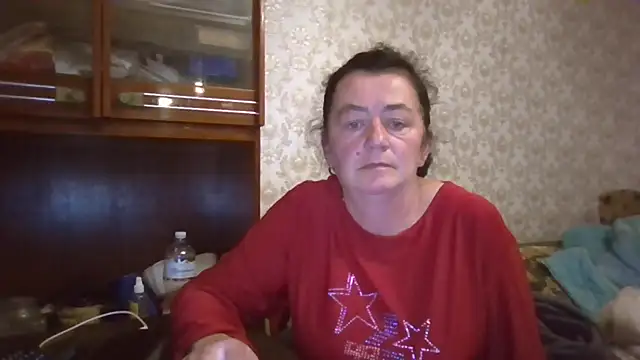 Snapshot of GypsiQueen2 chatting on 5, 10, 2025 GypsiQueen2 online show from 5, 10, 2025