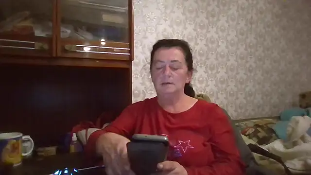 Snapshot of GypsiQueen2 chatting on 7, 10, 2025 GypsiQueen2 online show from 7, 10, 2025