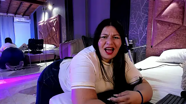 Amanda-Cruz online show from 10, 9, 2025