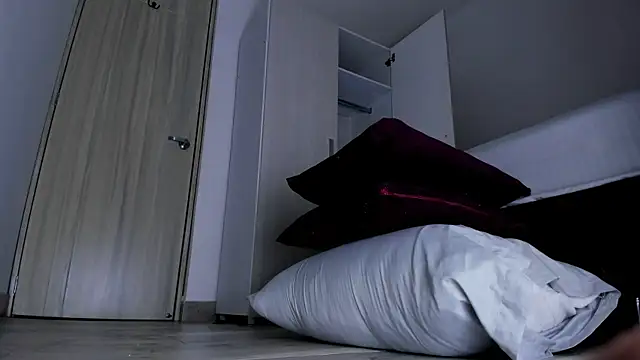 Skarleth69 online show from 11, 11, 2025