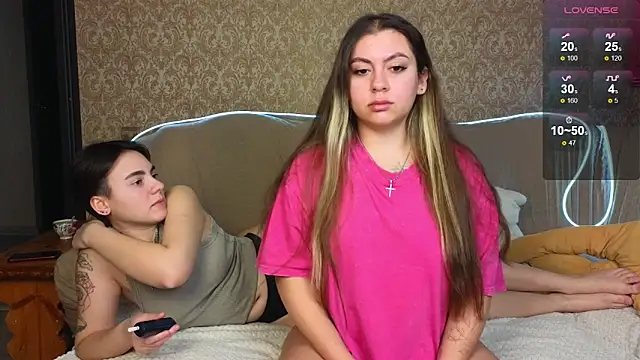 twobabesweet online show from 4, 1, 2025