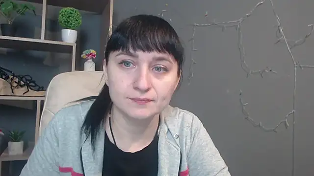 NinaFlawlees online show from 1, 12, 2025