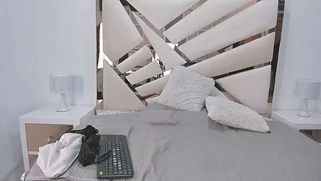 Snapshot of Naughty__Mom chatting on 1, 2, 2025 Naughty Mom online show from 1, 2, 2025