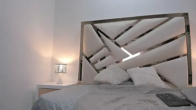 Snapshot of Naughty__Mom chatting on 18, 2, 2025 Naughty Mom online show from 18, 2, 2025