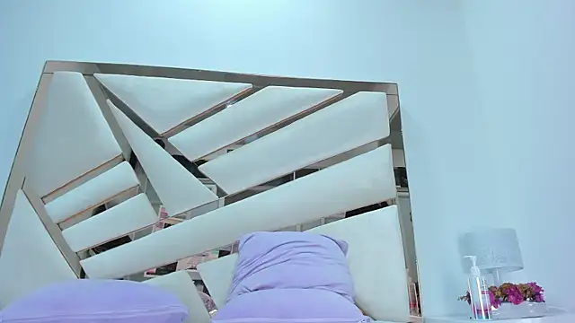 Snapshot of Naughty__Mom chatting on 21, 3, 2025 Naughty Mom online show from 21, 3, 2025