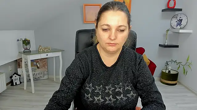 LollaGirl online show from 17, 1, 2025