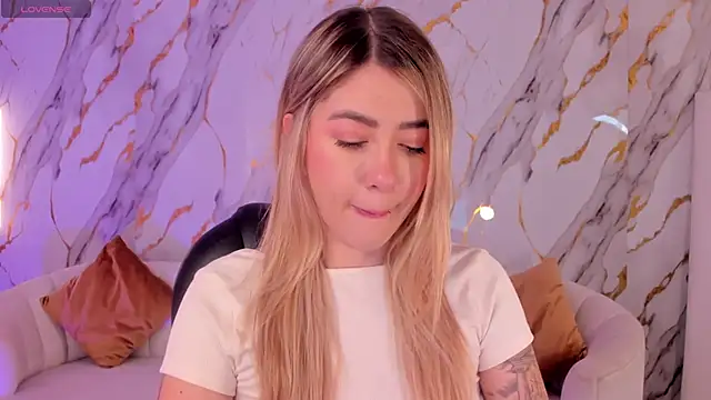 EveBensonX online show from 4, 12, 2025