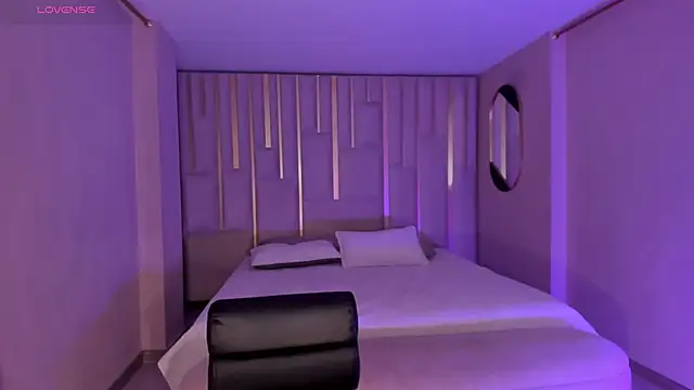 EveBensonX online show from 4, 4, 2026