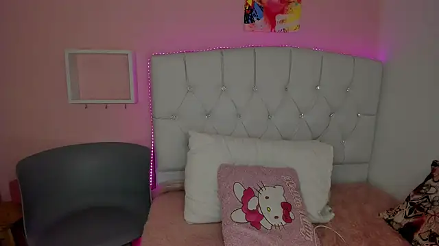 Snapshot of 18candys chatting on 21, 12, 2024 18candys online show from 21, 12, 2024