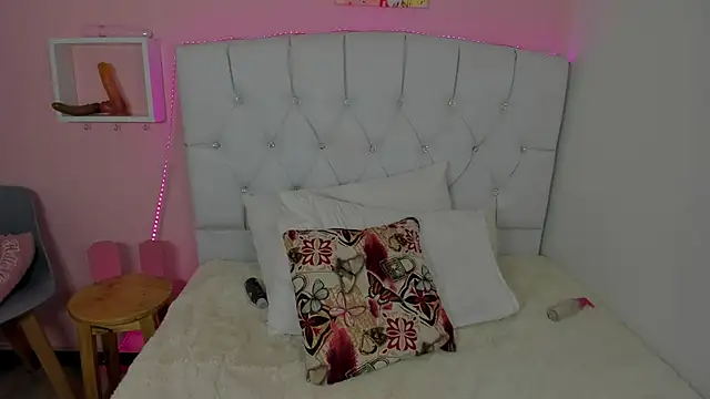 Snapshot of 18candys chatting on 13, 2, 2025 18candys online show from 13, 2, 2025