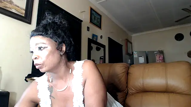 Snapshot of Gucci_Bx chatting on 21, 3, 2025 Gucci Bx online show from 21, 3, 2025