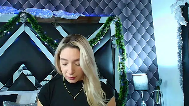 victoriaa lee  online show from 4, 12, 2024