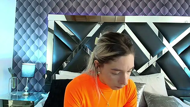 victoriaa lee  online show from 19, 2, 2025