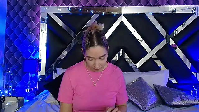 Snapshot of victoriaa_lee_ chatting on 27, 4, 2026 victoriaa lee online show from 27, 4, 2026