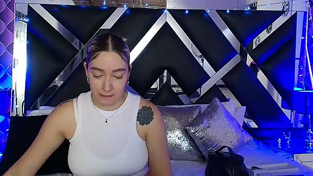 Snapshot of victoriaa_lee_ chatting on 11, 5, 2026 victoriaa lee online show from 11, 5, 2026