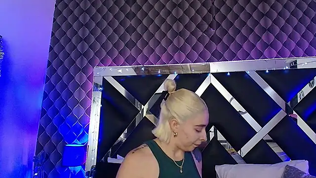 Snapshot of victoriaa_lee_ chatting on 2, 7, 2026 victoriaa lee online show from 2, 7, 2026