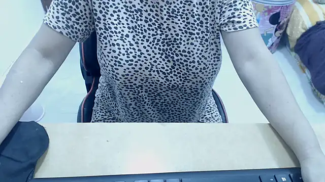 Snapshot of Valentina_lara01 chatting on 29, 11, 2025 Valentina lara01 online show from 29, 11, 2025