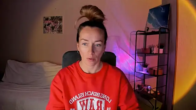 RebeccaMartinez online show from 12, 10, 2025