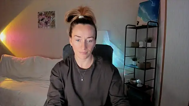 RebeccaMartinez online show from 2, 11, 2025