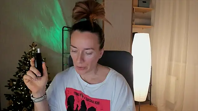 RebeccaMartinez online show from 22, 12, 2025