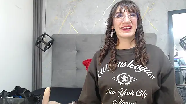 Snapshot of JessiDovee chatting on 15, 7, 2026 JessiDovee online show from 15, 7, 2026