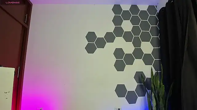Snapshot of LauraBonnet7 chatting on 23, 12, 2024 LauraBonnet7 online show from 23, 12, 2024