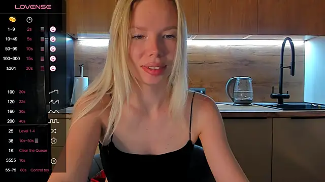 Snapshot of Olivia_Bells chatting on 14, 6, 2026 Olivia Bells online show from 14, 6, 2026