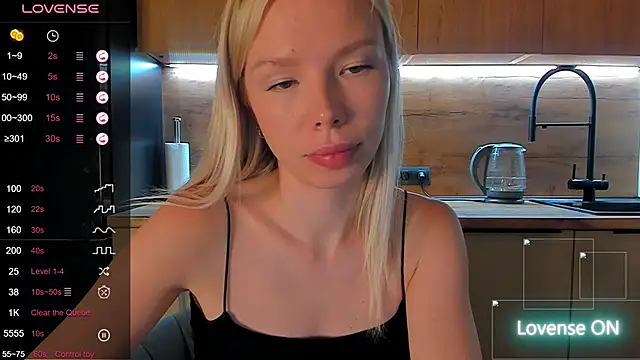 Snapshot of Olivia_Bells chatting on 17, 6, 2026 Olivia Bells online show from 17, 6, 2026