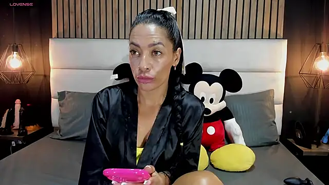 Snapshot of NiicolleMiller chatting on 5, 2, 2025 NiicolleMiller online show from 5, 2, 2025