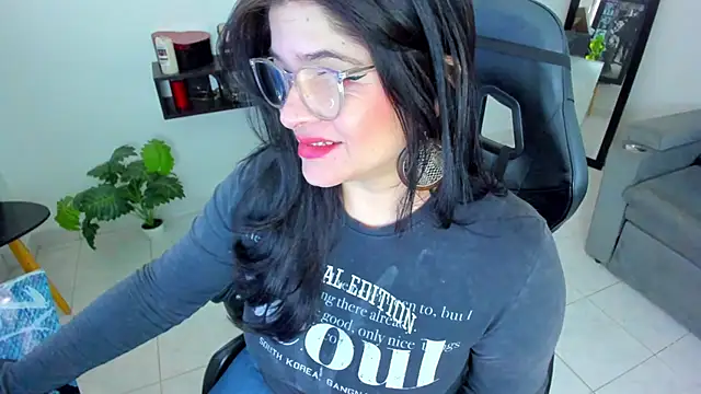 Snapshot of BellaFlaming chatting on 13, 9, 2025 BellaFlaming online show from 13, 9, 2025