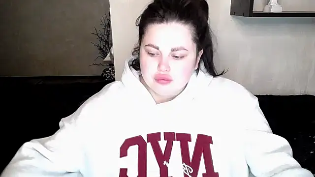 Emily Mo online show from 26, 10, 2025