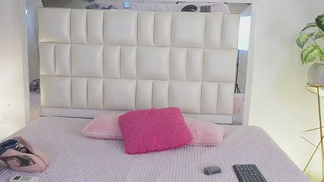 Anais aradia online show from 11, 2, 2025