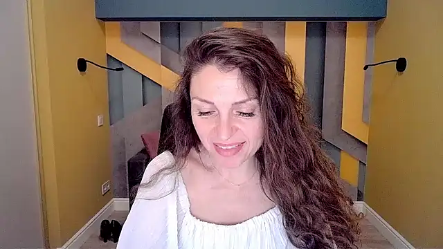 EllaLong online show from 15, 2, 2025