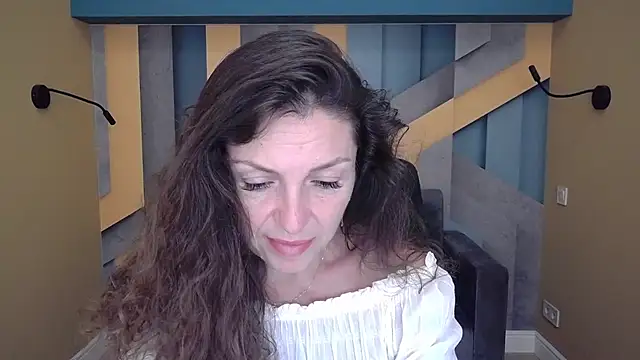 EllaLong online show from 12, 9, 2025