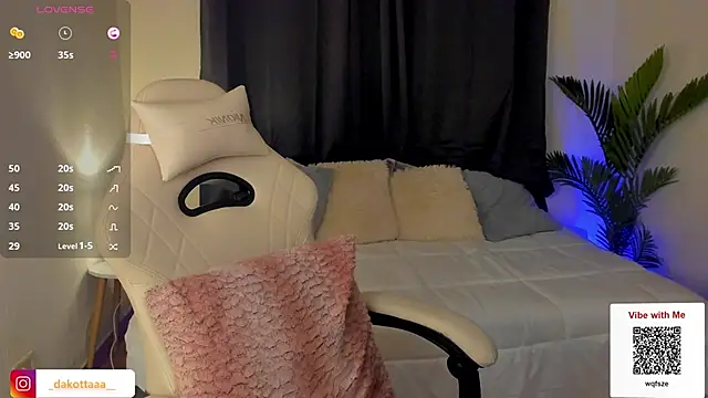 Snapshot of dakottaa_ chatting on 18, 12, 2024 dakottaa online show from 18, 12, 2024