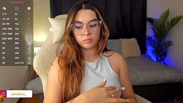 dakottaa  online show from 13, 10, 2025