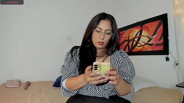 Snapshot of Lauralove_69 chatting on 25, 4, 2026 Lauralove 69 online show from 25, 4, 2026