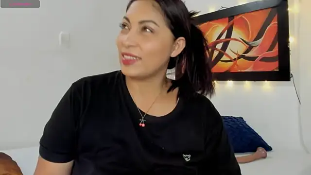 Snapshot of Lauralove_69 chatting on 5, 5, 2026 Lauralove 69 online show from 5, 5, 2026