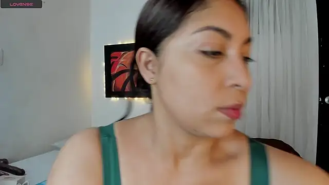 Snapshot of Lauralove_69 chatting on 18, 5, 2026 Lauralove 69 online show from 18, 5, 2026