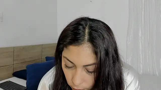 Snapshot of Lauralove_69 chatting on 23, 5, 2026 Lauralove 69 online show from 23, 5, 2026