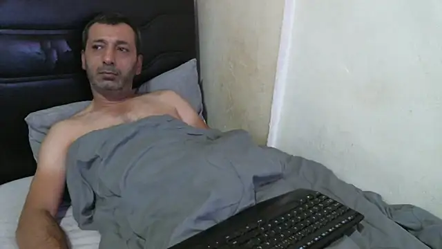 Snapshot of Rator_2 chatting on 15, 10, 2025 Rator 2 online show from 15, 10, 2025