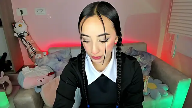 Snapshot of tinysara chatting on 9, 5, 2026 tinysara online show from 9, 5, 2026