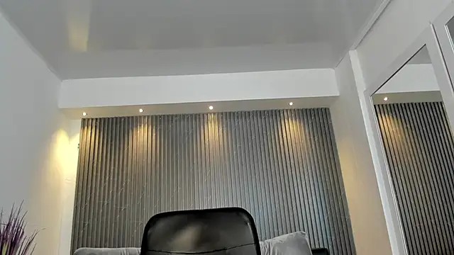 charlottewhitte online show from 5, 1, 2025