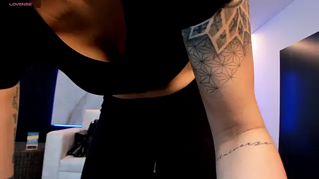 charlottewhitte online show from 10, 2, 2026